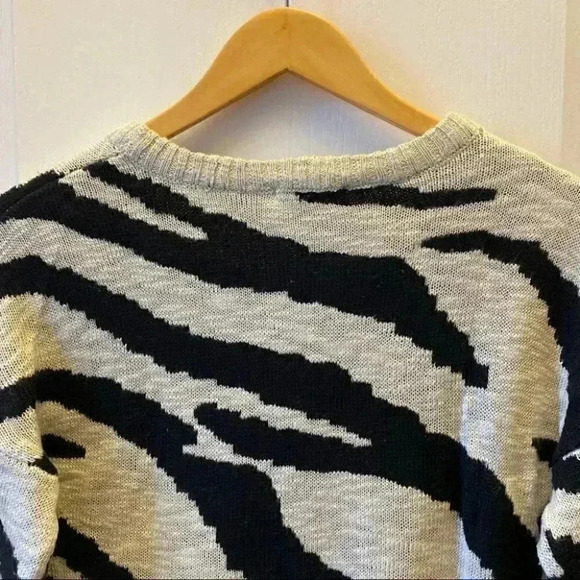 Ricki’s Sweater Crewneck Pullover Zebra Print Intarsia Knit Cream Black Size XS - Picture 8 of 16